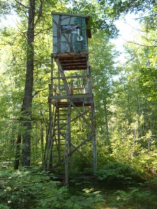 an elevated deer stand, used for hunting